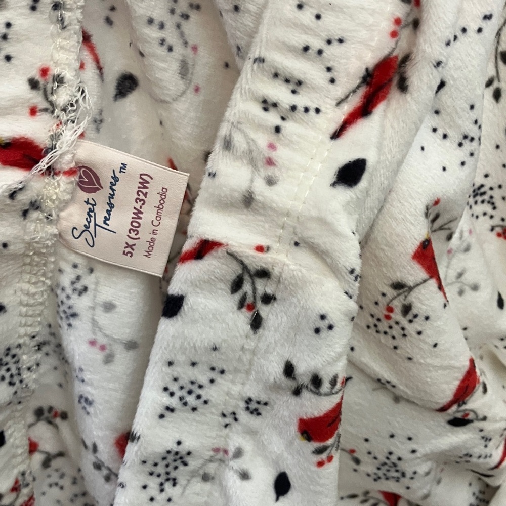 Secret Treasures cardinal print pajamas Set - Picture 8 of 10